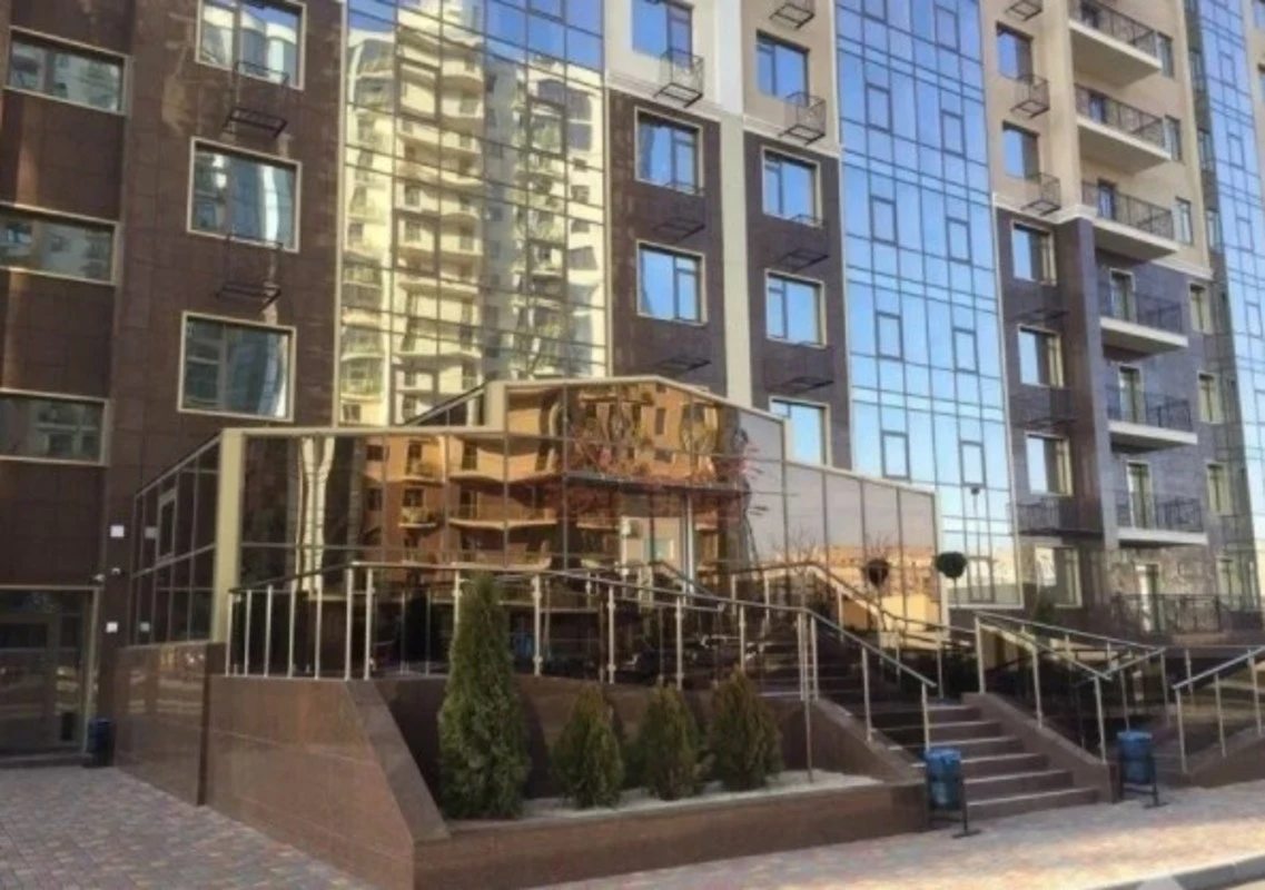 Apartments for sale. 2 rooms, 68 m², 12 floor/18 floors. 1, Zhemchuzhnaya , Odesa. 
