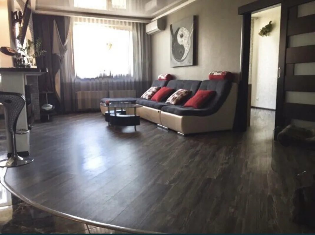 Apartments for sale. 2 rooms, 75 m², 8th floor/10 floors. Hovorova Marshala ul., Odesa. 