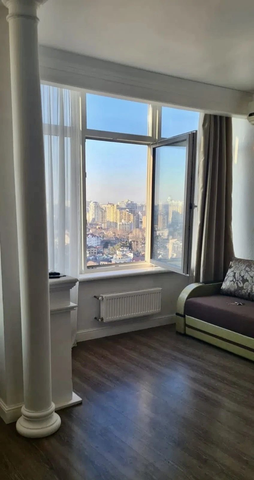 Apartments for sale. 1 room, 36 m², 20 floor/25 floors. 16, Kamanyna ul., Odesa. 