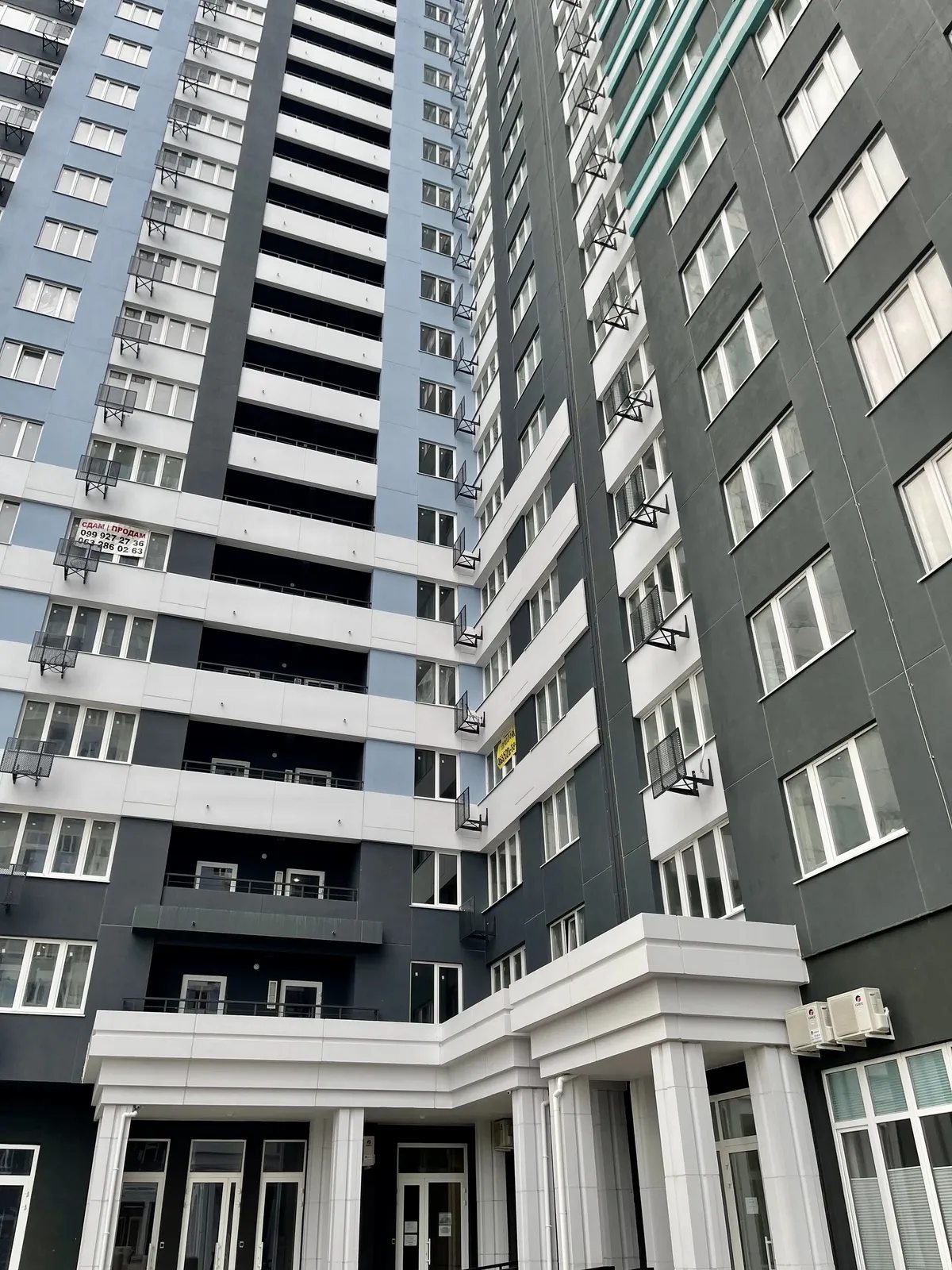 Apartments for sale. 1 room, 39 m², 8th floor/24 floors. 27, Varnenskaya ul., Odesa. 