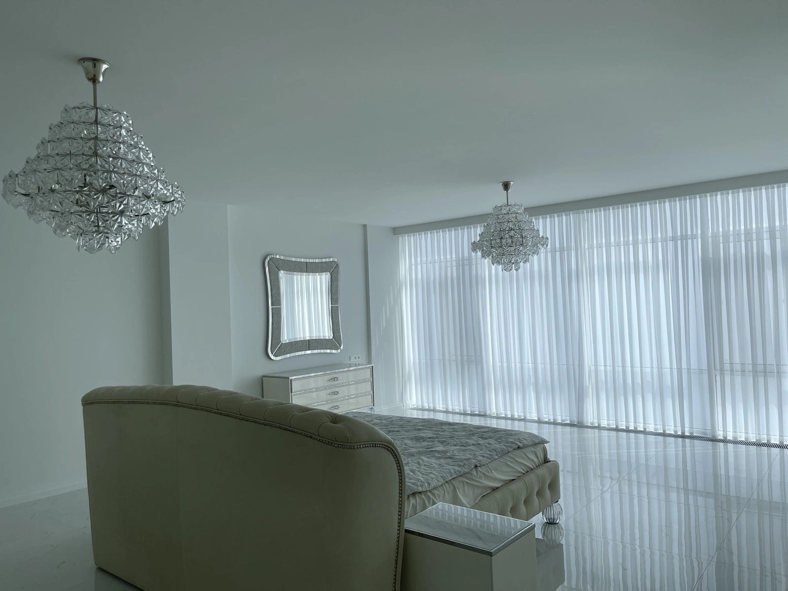 Apartments for sale. 3 rooms, 181 m², 4th floor/20 floors. 2, Morekhodnyy per., Odesa. 