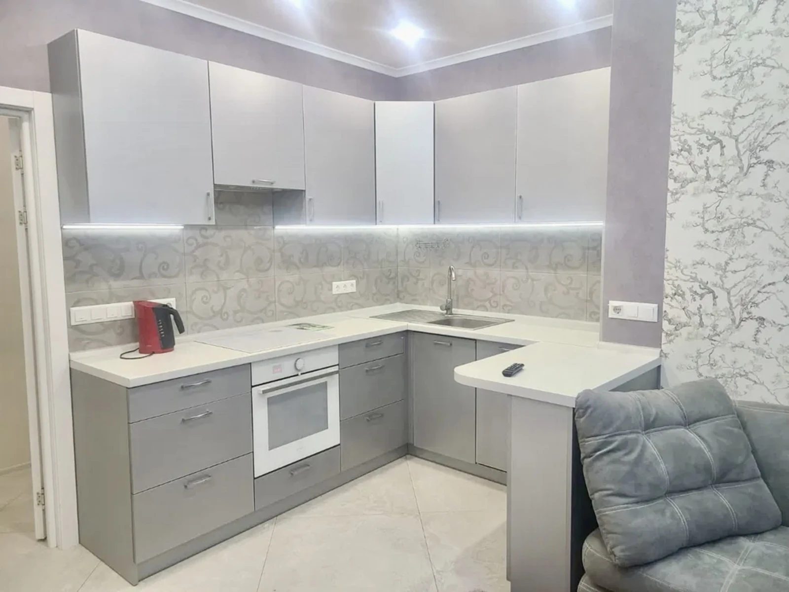 Продаж квартири. 2 rooms, 61 m², 10th floor/25 floors. 16, Каманина ул., Одеса. 