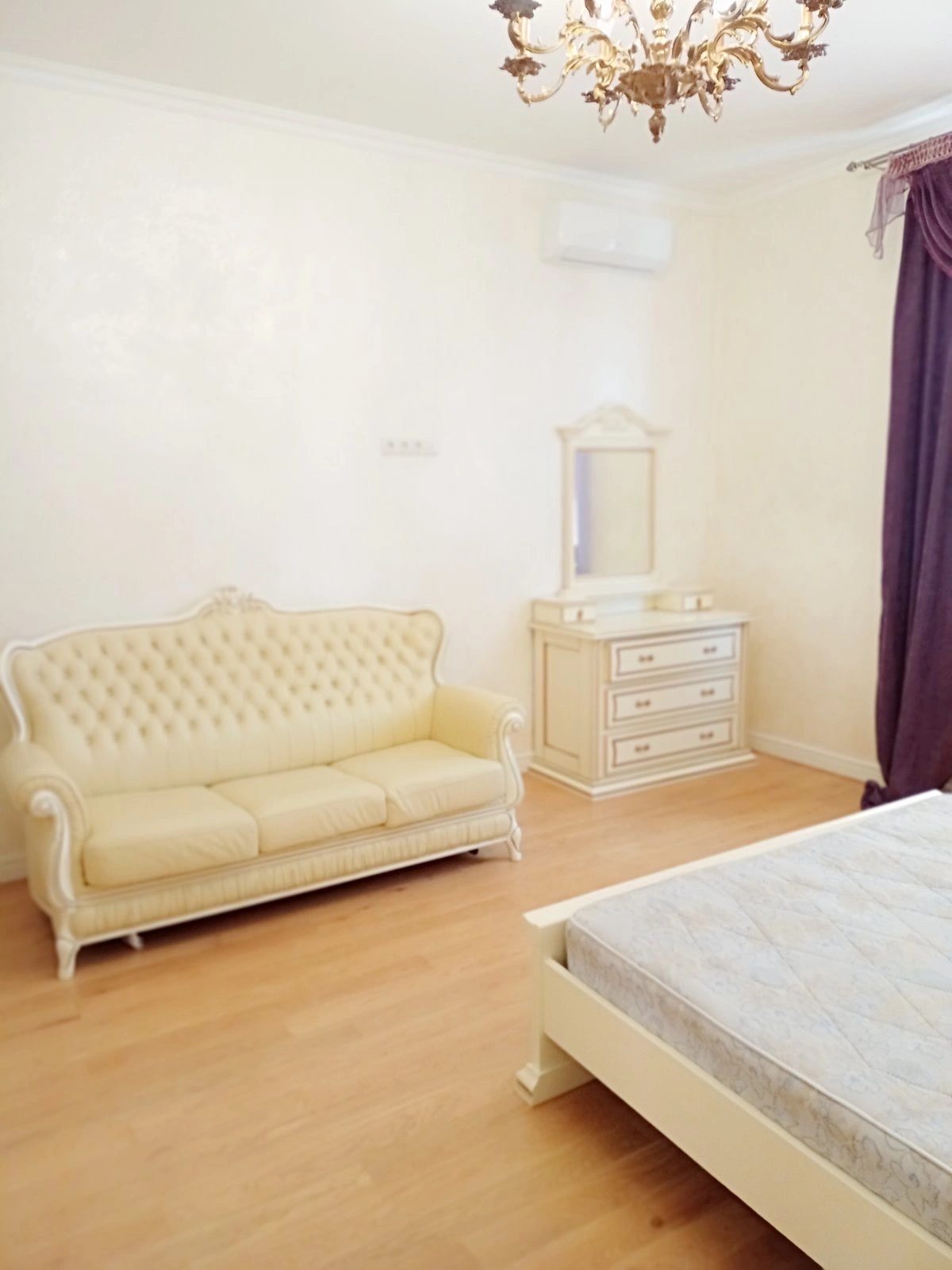 Apartments for sale. 3 rooms, 107 m², 2nd floor/23 floors. 5, Haharynskoe plato , Odesa. 