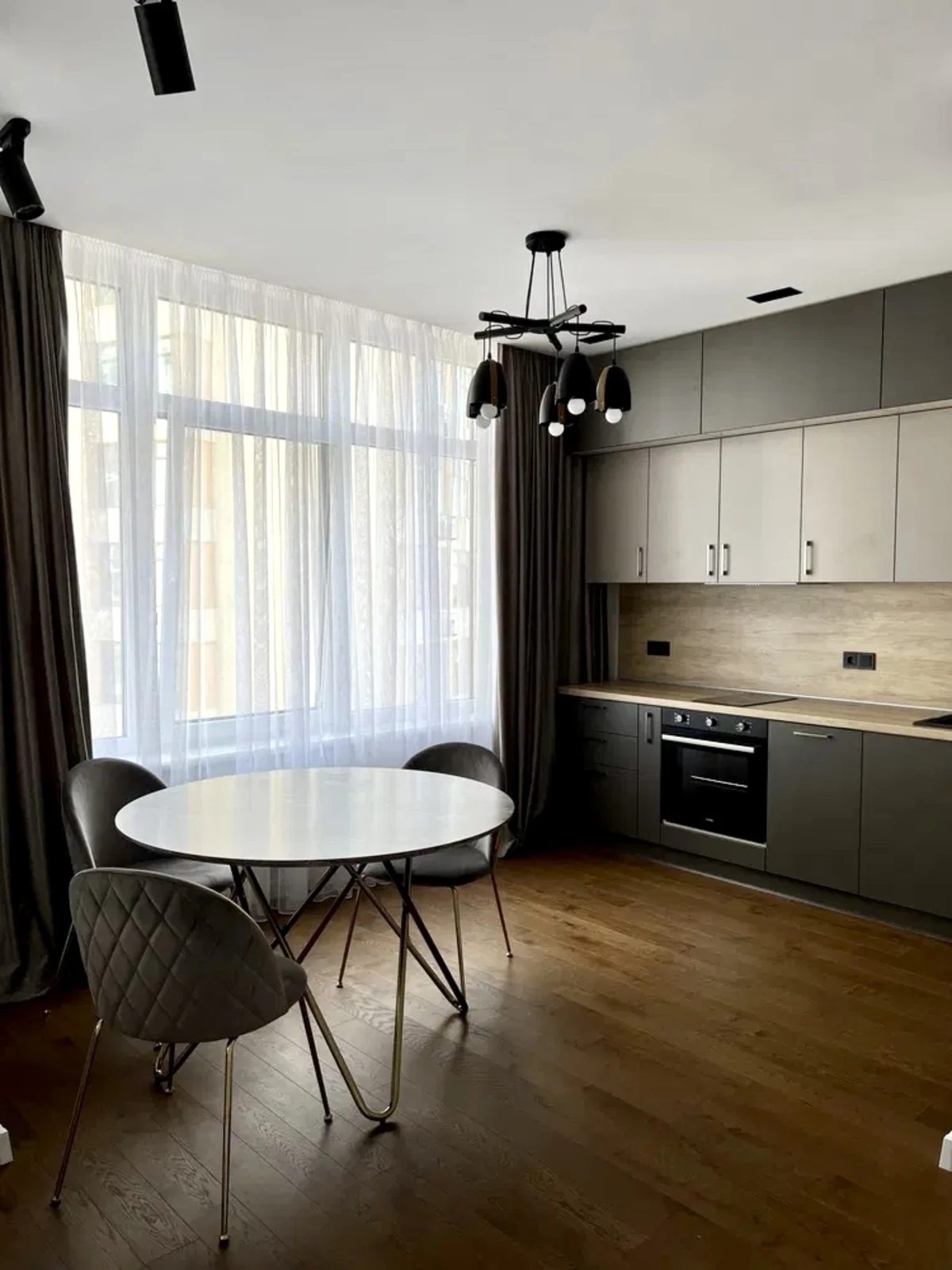 Apartments for sale. 1 room, 48 m², 7th floor/25 floors. 16, Kamanyna ul., Odesa. 
