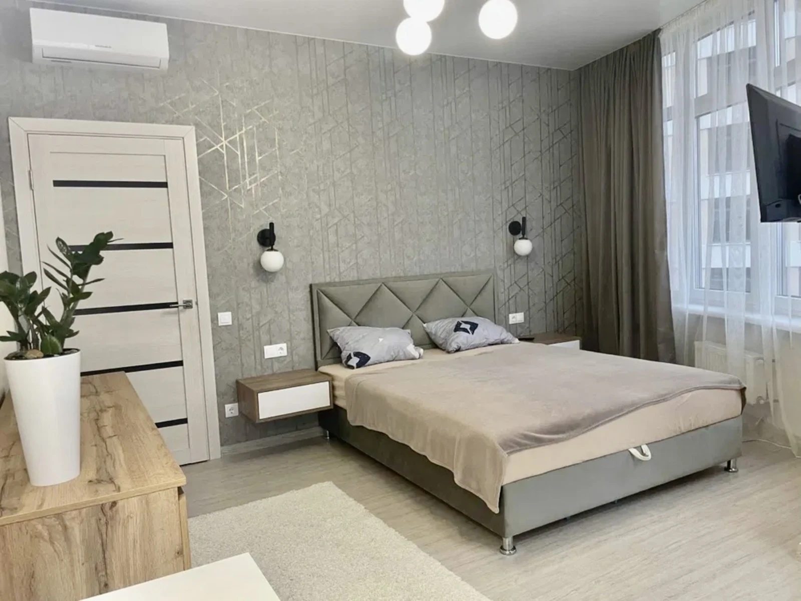 Apartments for sale. 1 room, 38 m², 7th floor/24 floors. 16, Kamanyna ul., Odesa. 
