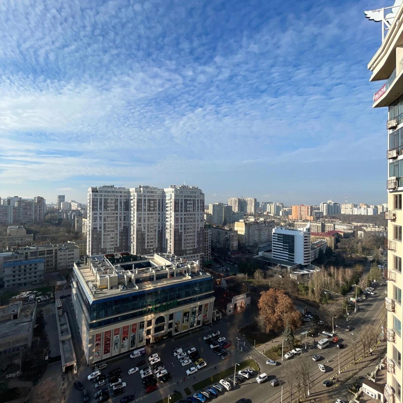 Apartments for sale. 2 rooms, 107 m², 21 floor/24 floors. 3, Henuezskaya ul., Odesa. 