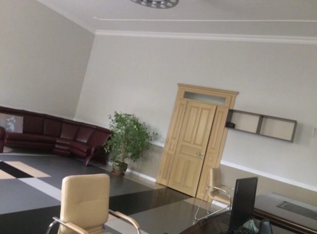 Apartments for sale. 6 rooms, 240 m², 3rd floor/4 floors. 41, Koblevskaya ul., Odesa. 