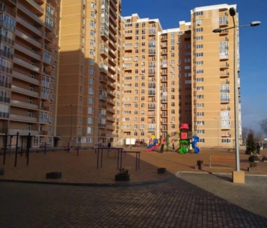 Apartments for sale. 2 rooms, 76 m², 7th floor/18 floors. 56, Zhabotynskoho ul., Odesa. 