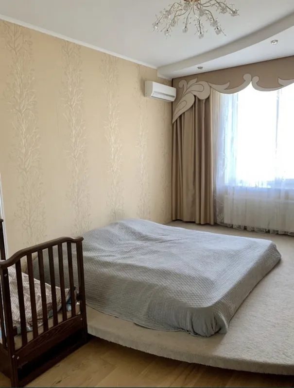 Продается трехкомнатная квартира в Академгородке.