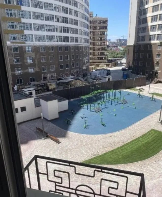 Apartments for sale. 1 room, 43 m², 4th floor/25 floors. 16, Kamanyna ul., Odesa. 
