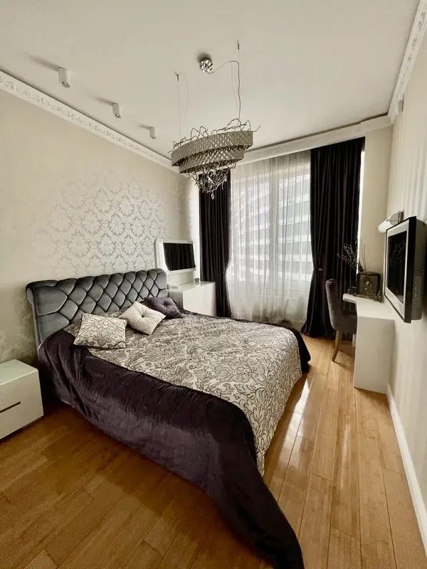 Продаж квартири. 2 rooms, 118 m², 11 floor/22 floors. 1, Литературная ул., Одеса. 