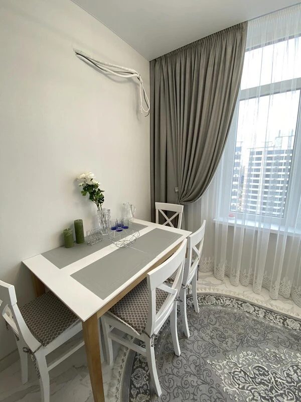 Apartments for sale. 2 rooms, 53 m², 23 floor/24 floors. 32, Kamanyna ul., Odesa. 