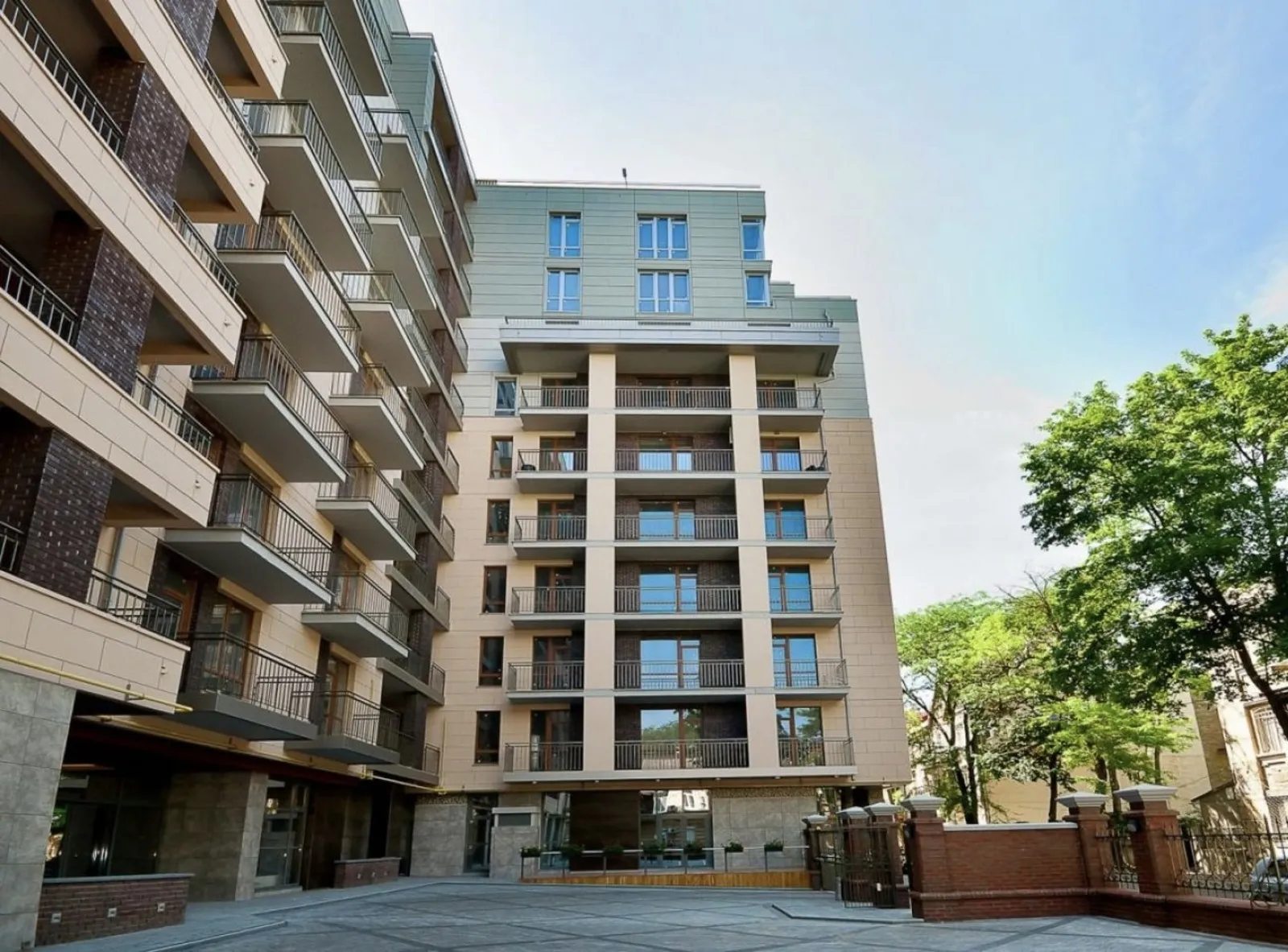 Apartments for sale. 2 rooms, 83 m², 6th floor/10 floors. 13, Otradnaya ul., Odesa. 