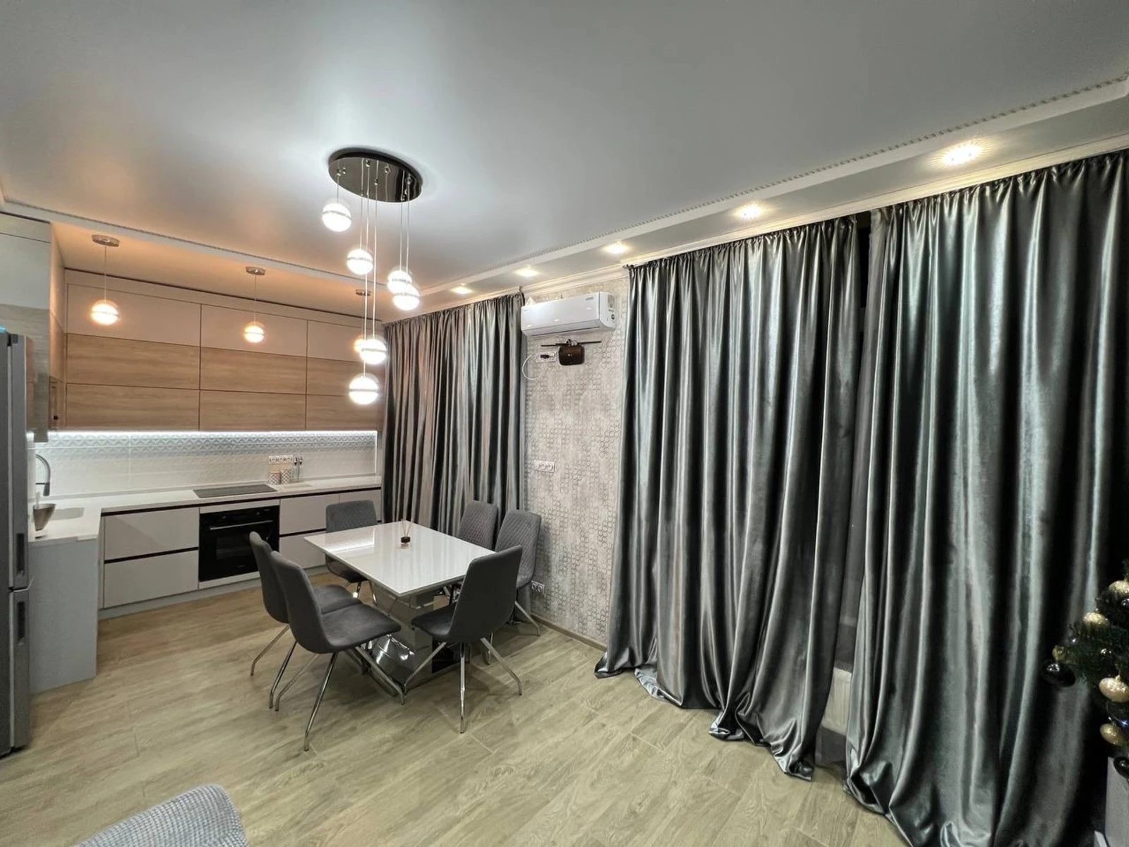 Apartments for sale. 1 room, 42 m², 21 floor/25 floors. 16, Kamanyna vul., Odesa. 