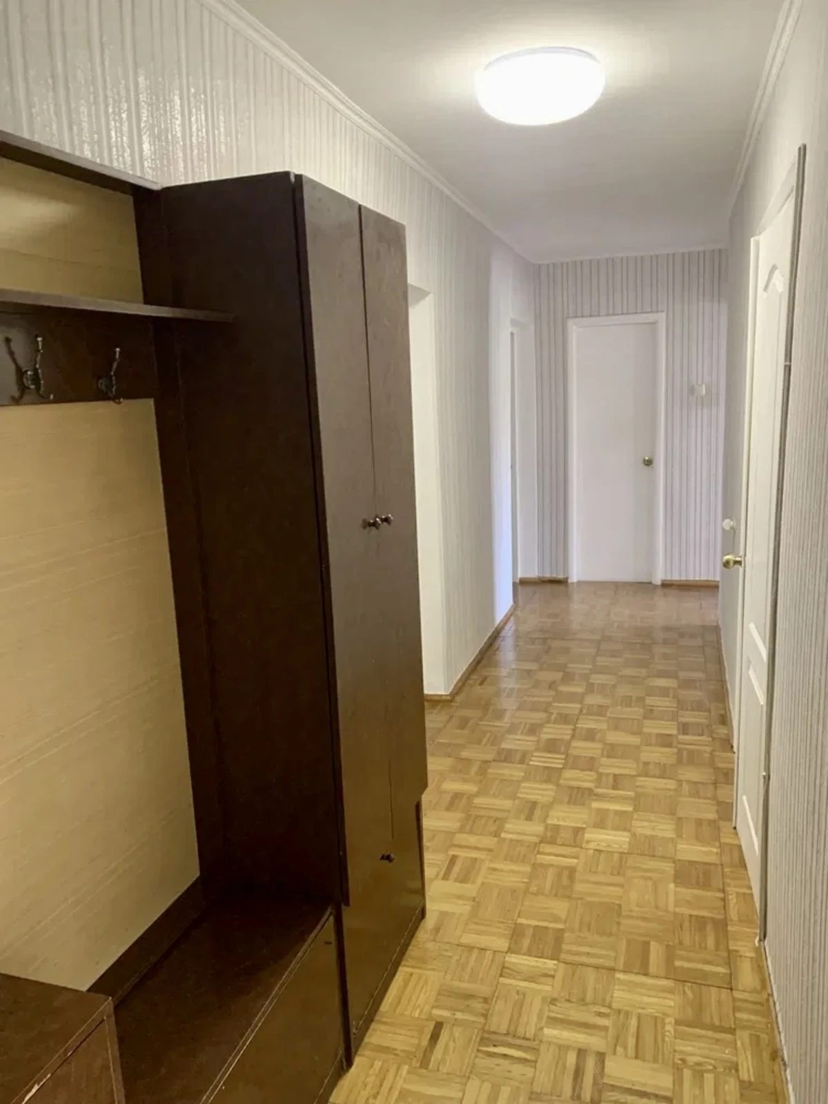 Apartments for sale. 4 rooms, 80 m², 3rd floor/9 floors. Bolshoy Fontan Fontanskaya Doroha , Odesa. 