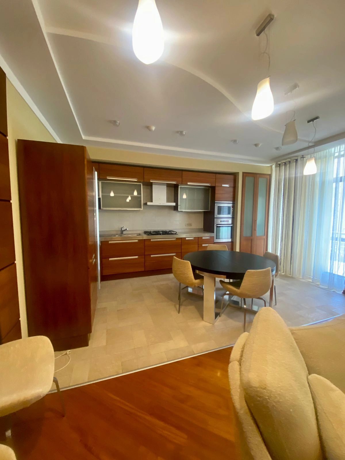 Продаж квартири. 2 rooms, 138 m², 2nd floor/5 floors. 3, Педагогический пер., Одеса. 