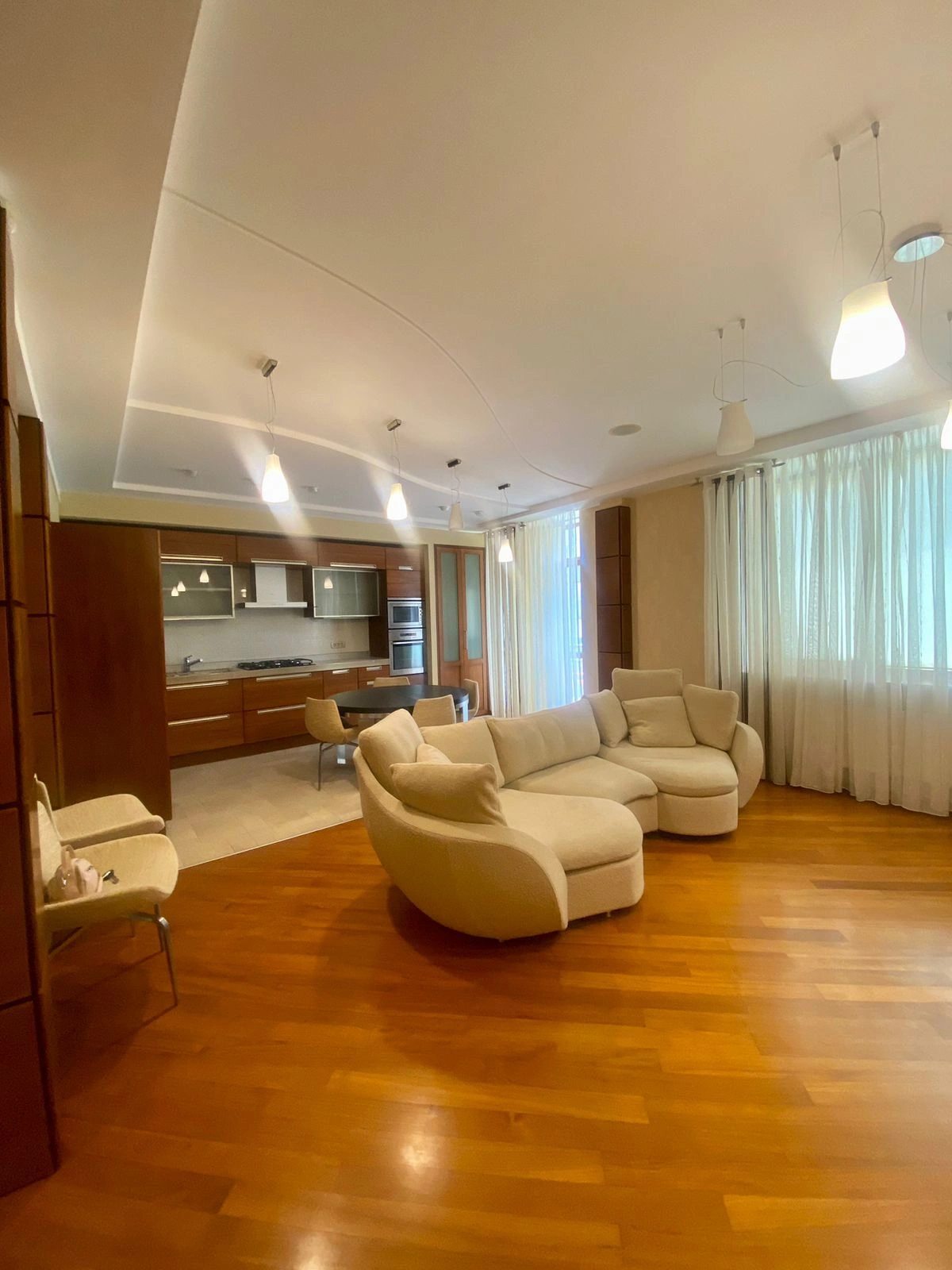 Продаж квартири. 2 rooms, 138 m², 2nd floor/5 floors. 3, Педагогический пер., Одеса. 