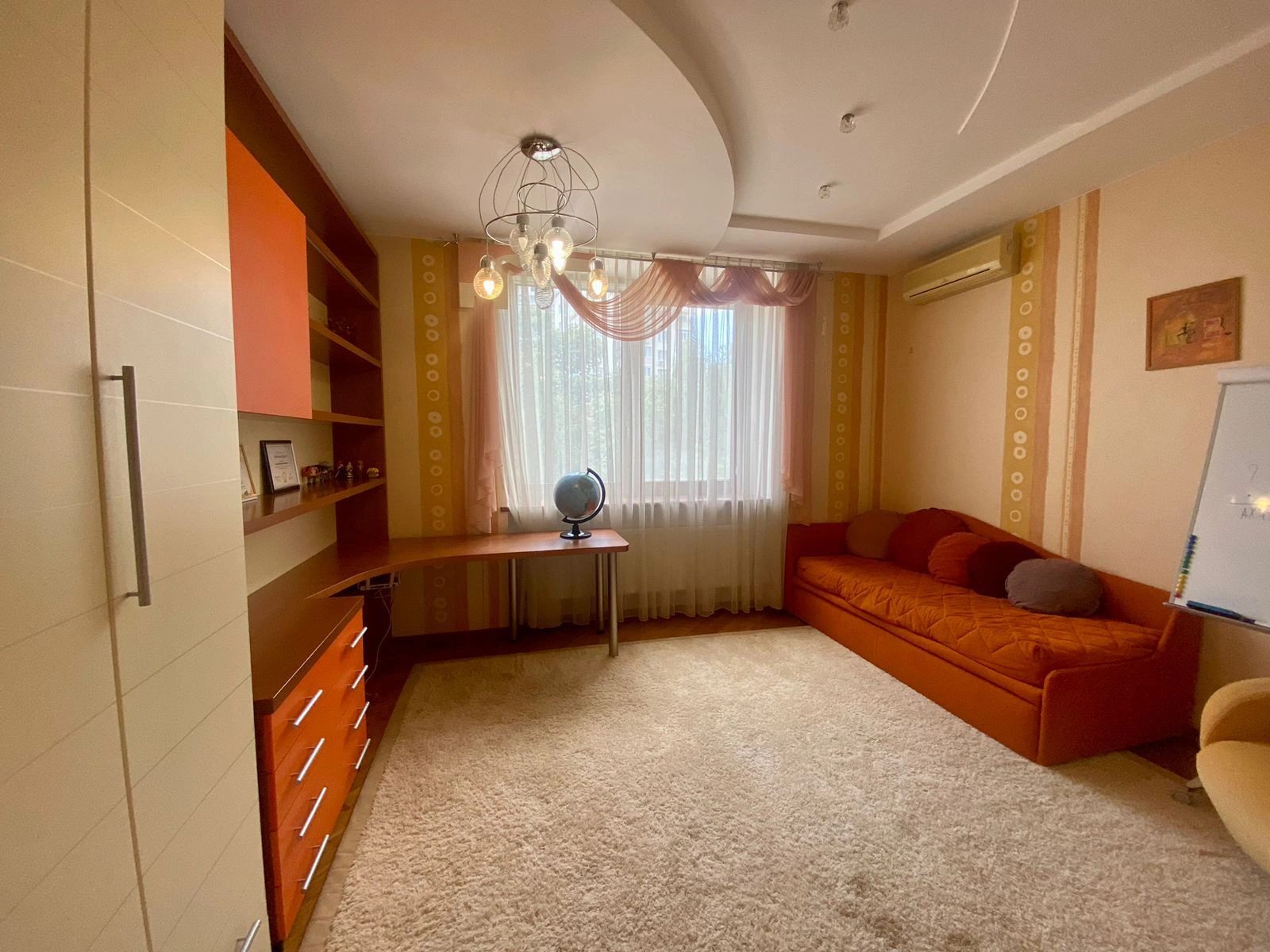 Продаж квартири 2 кімнати, 138 m², 2 пов./5 поверхів. 3, Педагогический пер., Одеса. 