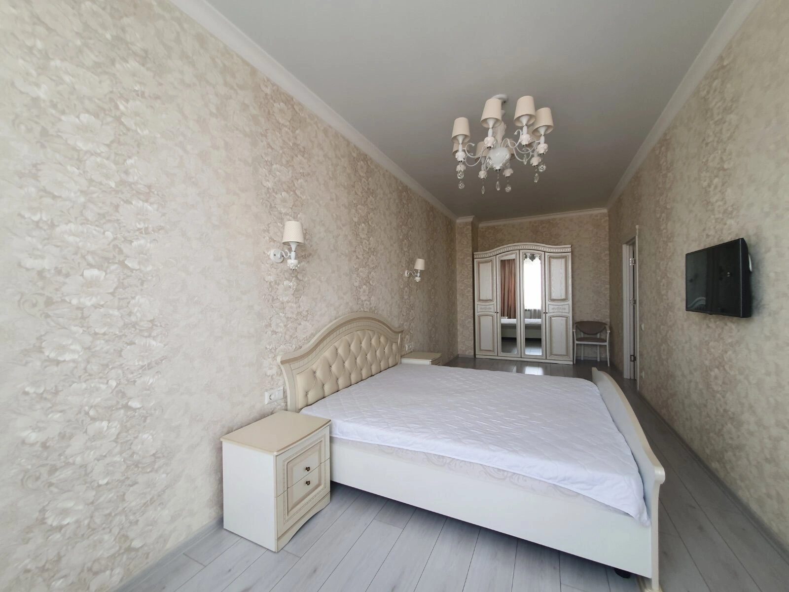 Продаж квартири. 2 rooms, 85 m², 20 floor/25 floors. 5, Генуэзская ул., Одеса. 