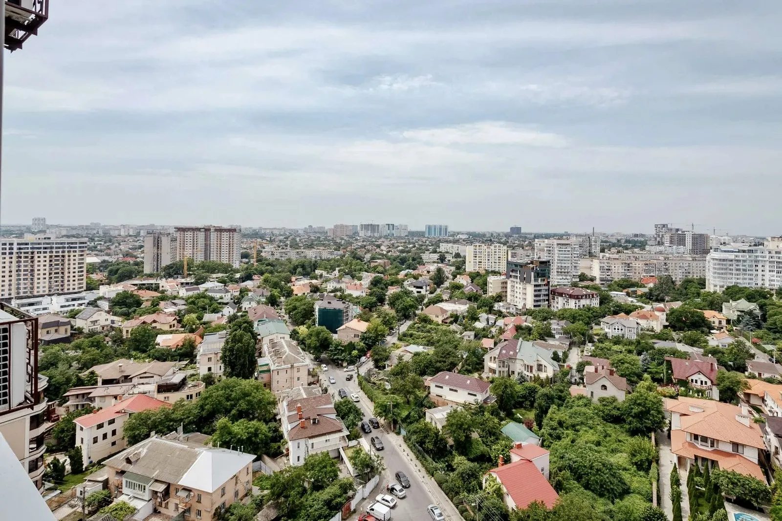 Apartments for sale. 3 rooms, 157 m², 18 floor/25 floors. Kamanyna ul., Odesa. 