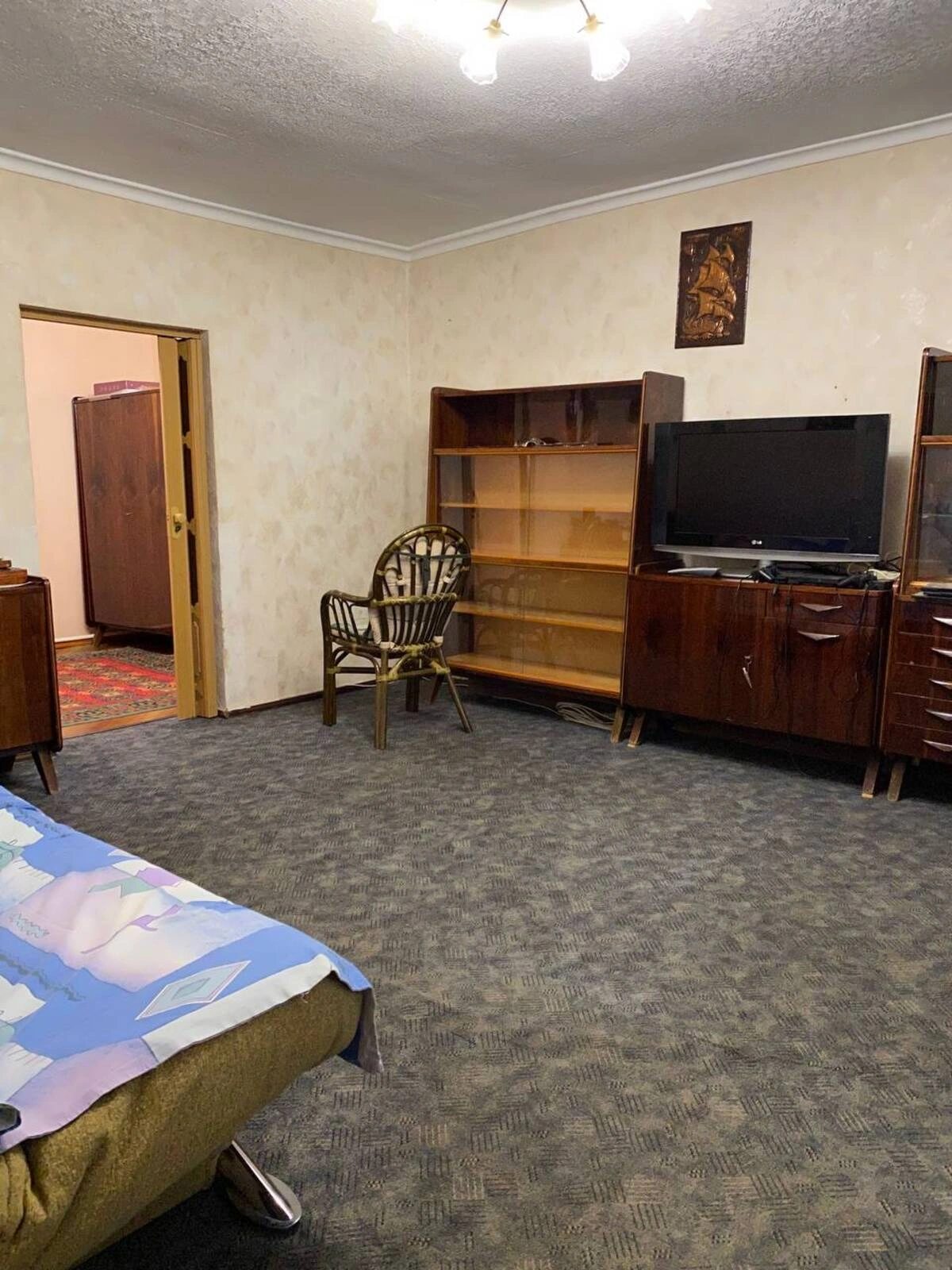 Трехкомнатная квартира со своим двориком на ул. Коблевская, в центре Одессы.