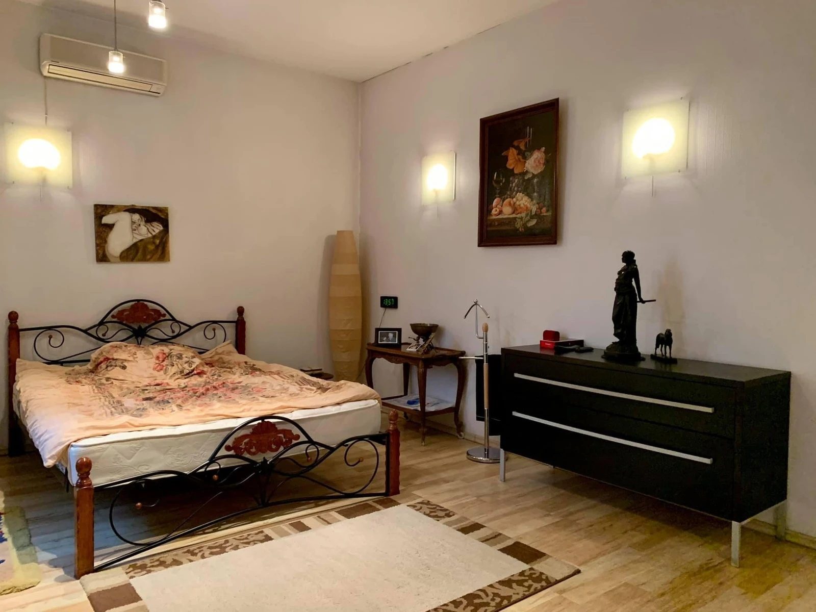 Apartments for sale. 5 rooms, 265 m², 2 floors. Bazarnaya ul., Odesa. 