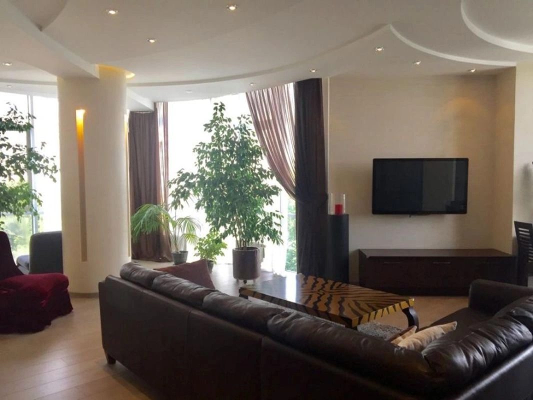 Apartments for sale. 3 rooms, 150 m², 5th floor/22 floors. 18, Hovorova ul., Odesa. 