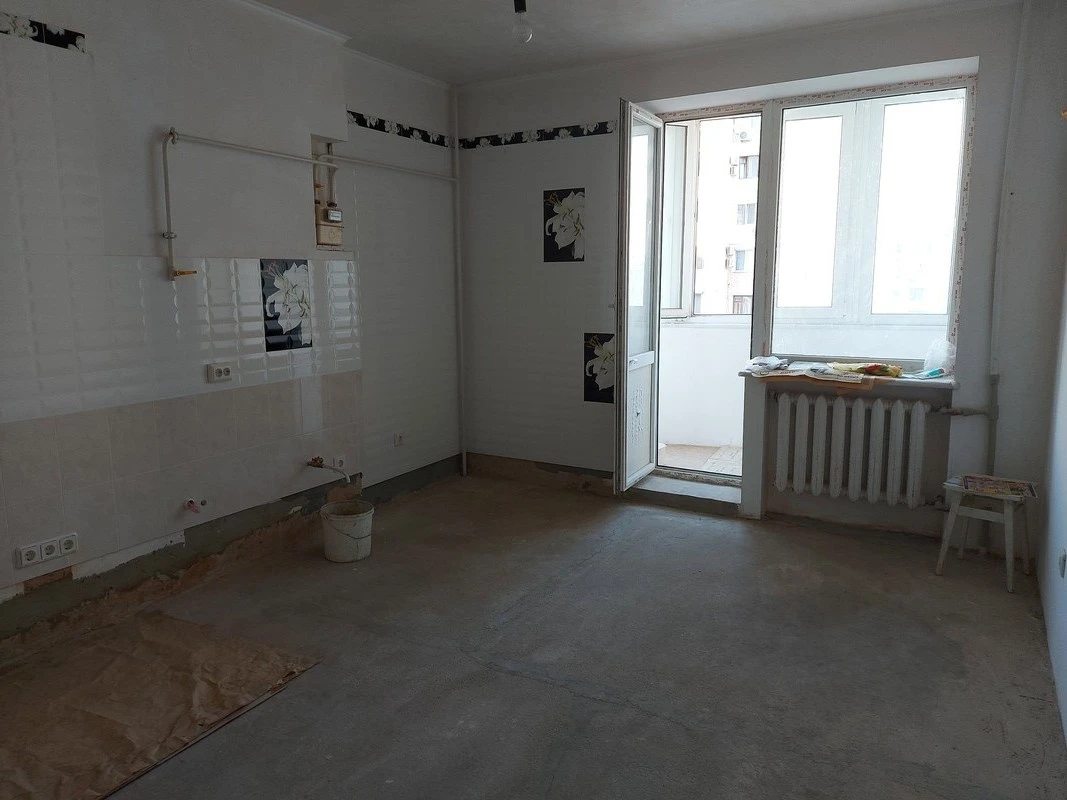 Apartments for sale. 3 rooms, 96 m², 4th floor/10 floors. 59, Vylyamsa ul., Odesa. 