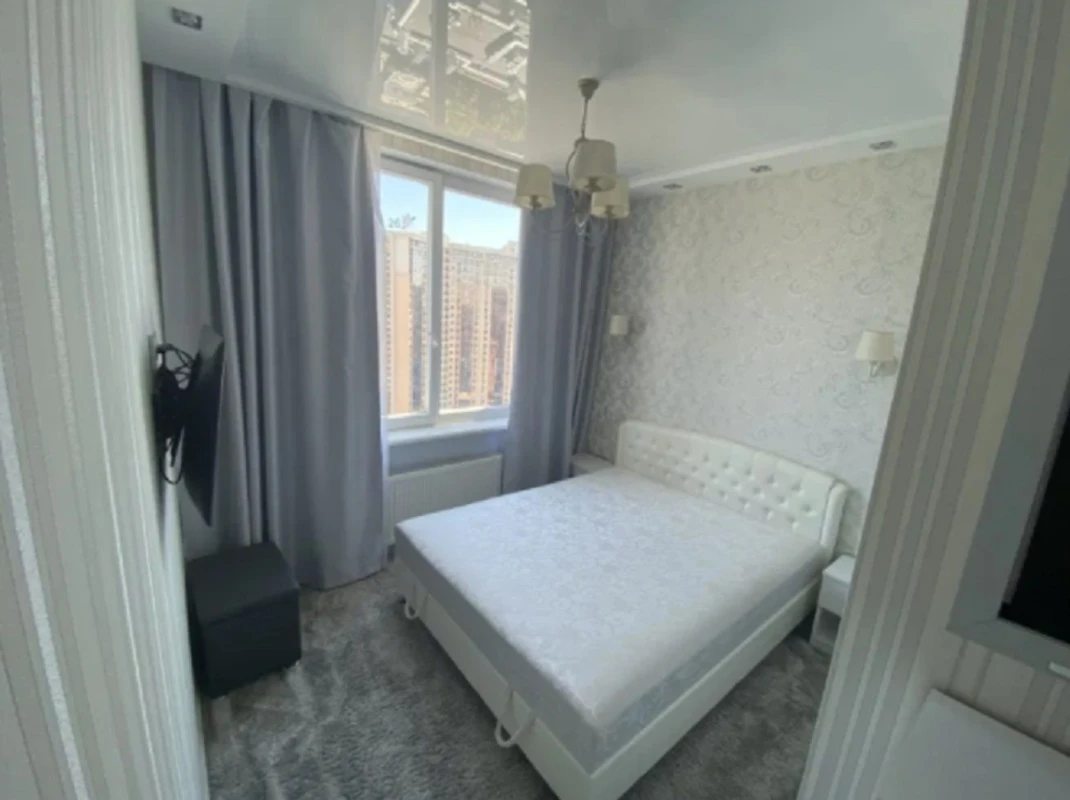Apartments for sale. 1 room, 50 m², 18 floor/24 floors. 24, Henuezskaya ul., Odesa. 