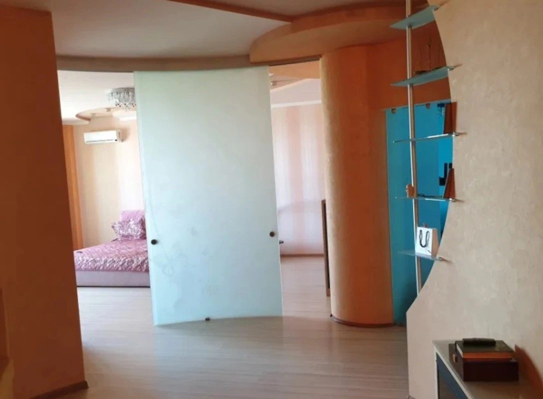 Apartments for sale. 2 rooms, 109 m², 9th floor/16 floors. Shevchenko prospekt ul., Odesa. 