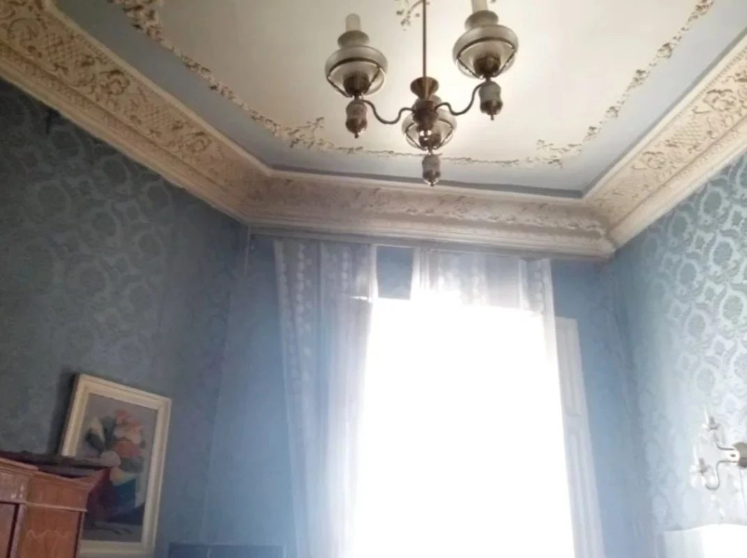 В продаже трехкомнатная квартира. Исторический центр Одессы.