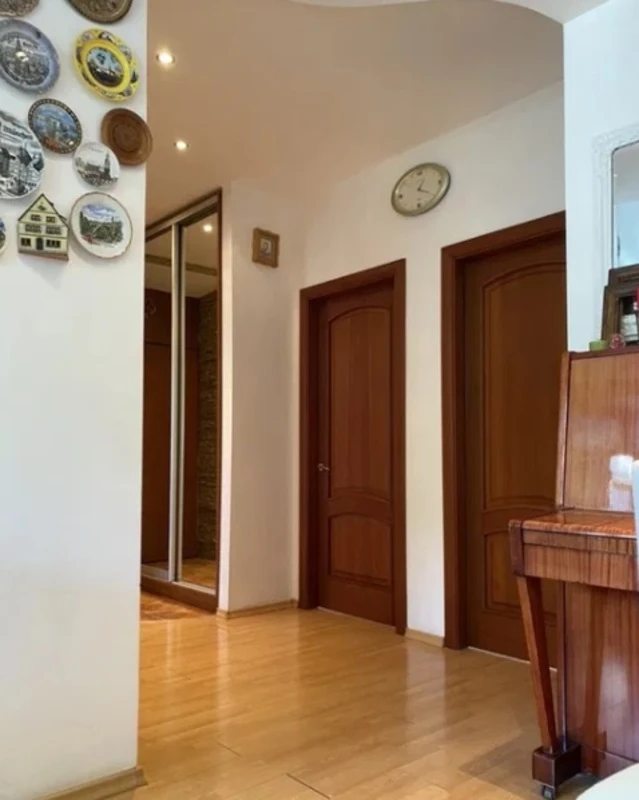 Apartments for sale. 3 rooms, 51 m², 5th floor/5 floors. Pyrohovskaya ul., Odesa. 