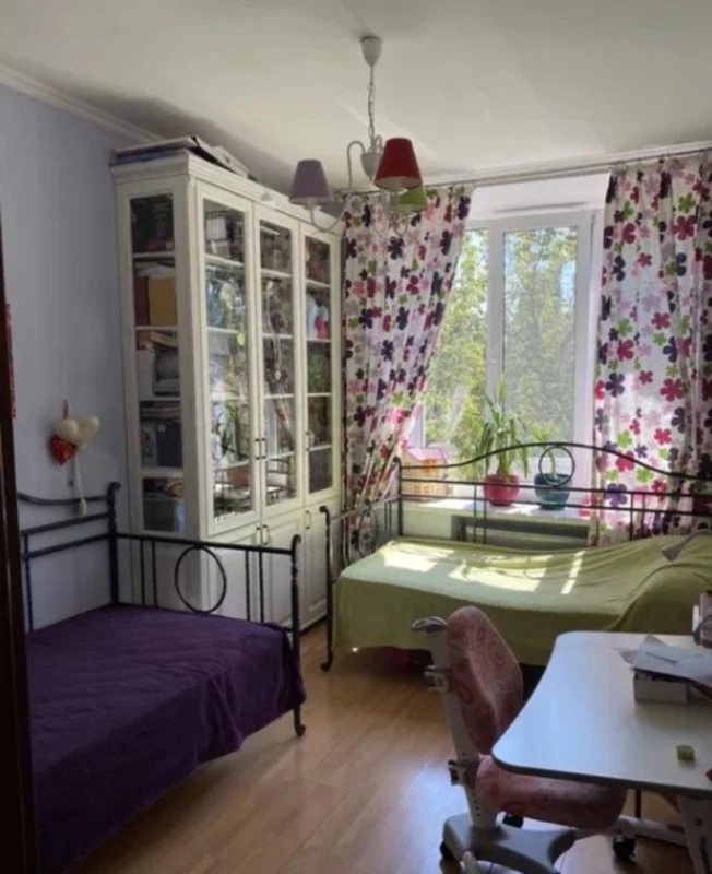 Apartments for sale. 3 rooms, 51 m², 5th floor/5 floors. Pyrohovskaya ul., Odesa. 