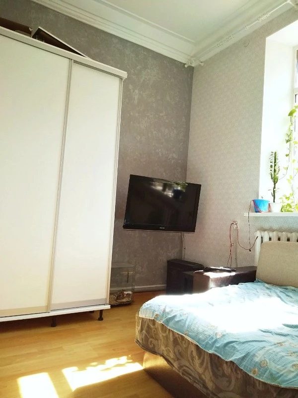 Apartments for sale. 4 rooms, 100 m², 2nd floor/3 floors. 43, Nezhynskaya ul., Odesa. 