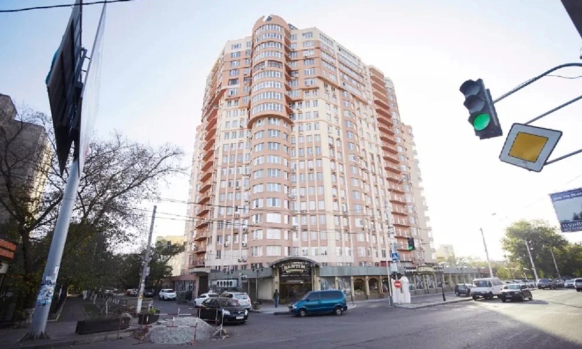 Apartments for sale. 3 rooms, 94 m², 17 floor/21 floors. Makarenko ul., Odesa. 
