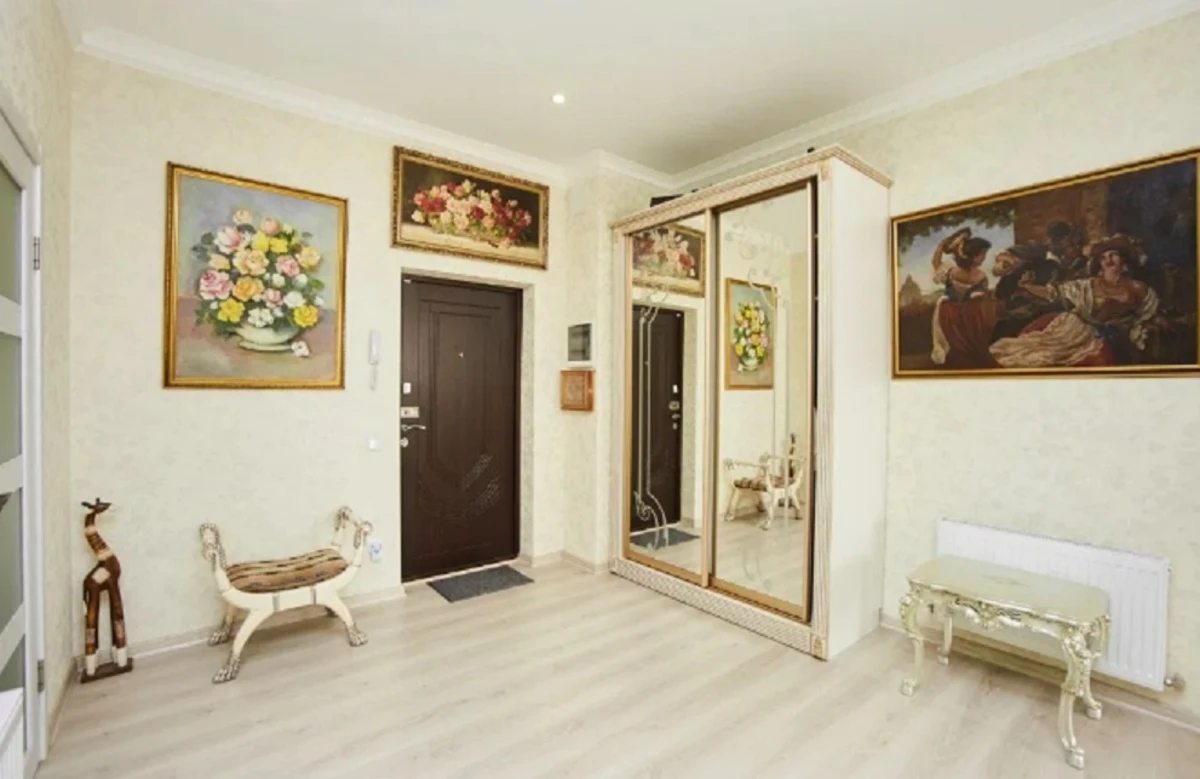Apartments for sale. 3 rooms, 94 m², 17 floor/21 floors. Makarenko ul., Odesa. 