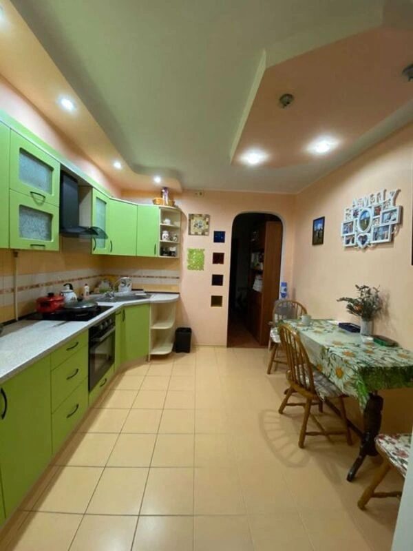 Apartments for sale. 2 rooms, 58 m², 3rd floor/10 floors. 41, Aleksandra Nevskoho ul., Odesa. 
