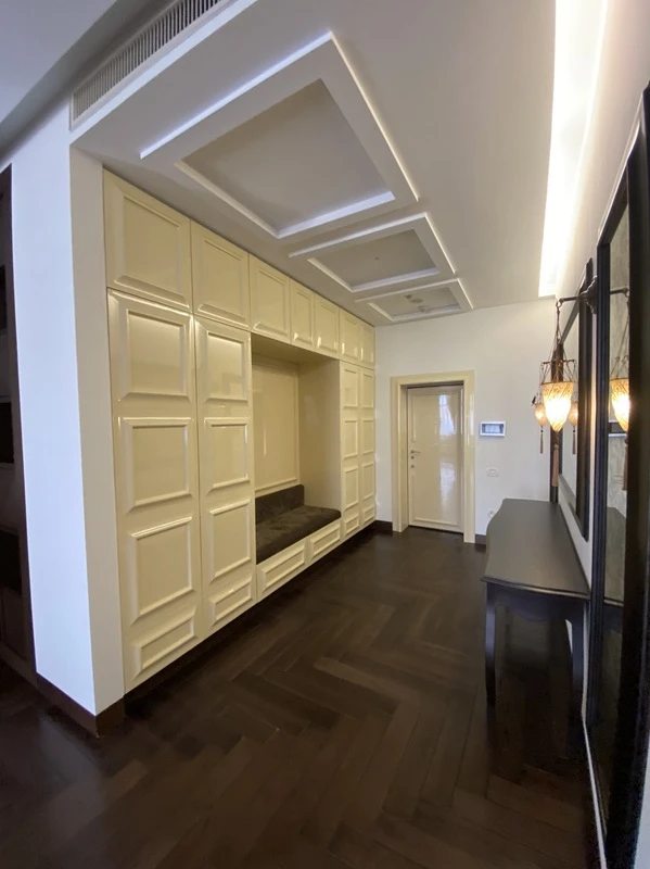 Apartments for sale. 3 rooms, 196 m², 8th floor/22 floors. 1, Henuezskaya ul., Odesa. 