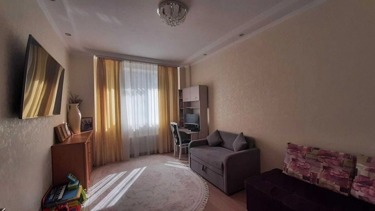 Продаж квартири. 1 room, 45 m², 2nd floor/10 floors. 18, Малиновского ул., Одеса. 