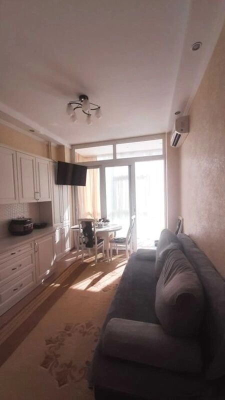 Apartments for sale. 1 room, 45 m², 2nd floor/10 floors. 18, Malynovskoho ul., Odesa. 