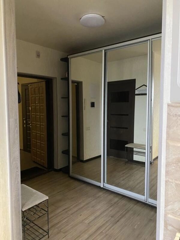 Apartments for sale. 2 rooms, 52 m², 7th floor/16 floors. 24, Raduzhnaya ul., Odesa. 