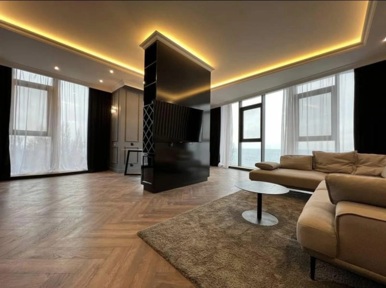 Apartments for sale. 2 rooms, 80 m², 3rd floor/9 floors. 77, Bolshoy Fontan  Fontanskaya Doroha , Odesa. 