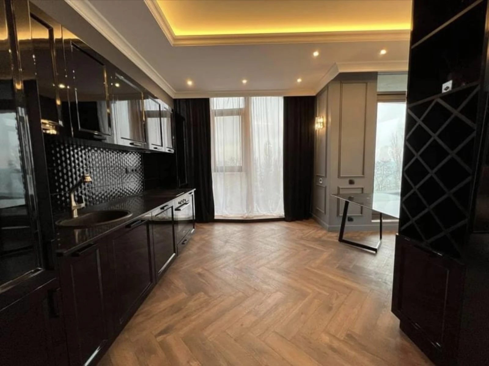 Apartments for sale. 2 rooms, 80 m², 3rd floor/9 floors. 77, Bolshoy Fontan  Fontanskaya Doroha , Odesa. 