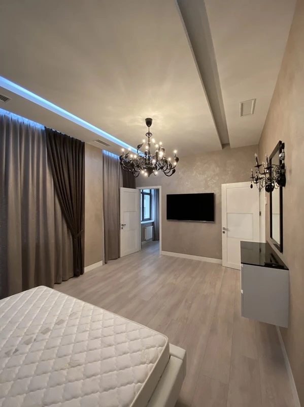Apartments for sale. 2 rooms, 164 m², 4th floor/22 floors. 1, Henuezskaya ul., Odesa. 