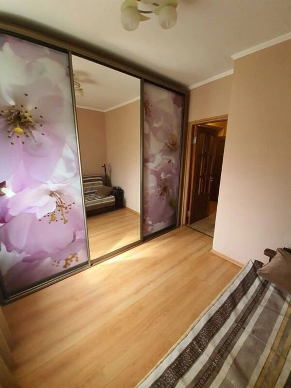 Apartments for sale. 3 rooms, 66 m², 5th floor/9 floors. 50, Shyshkyna ul., Odesa. 