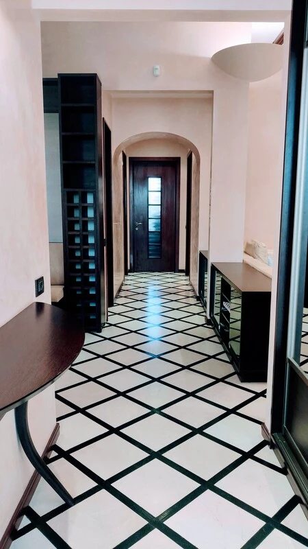 Продаж квартири. 3 rooms, 77 m², 4th floor/4 floors. 4, Толстого Л. ул., Одеса. 