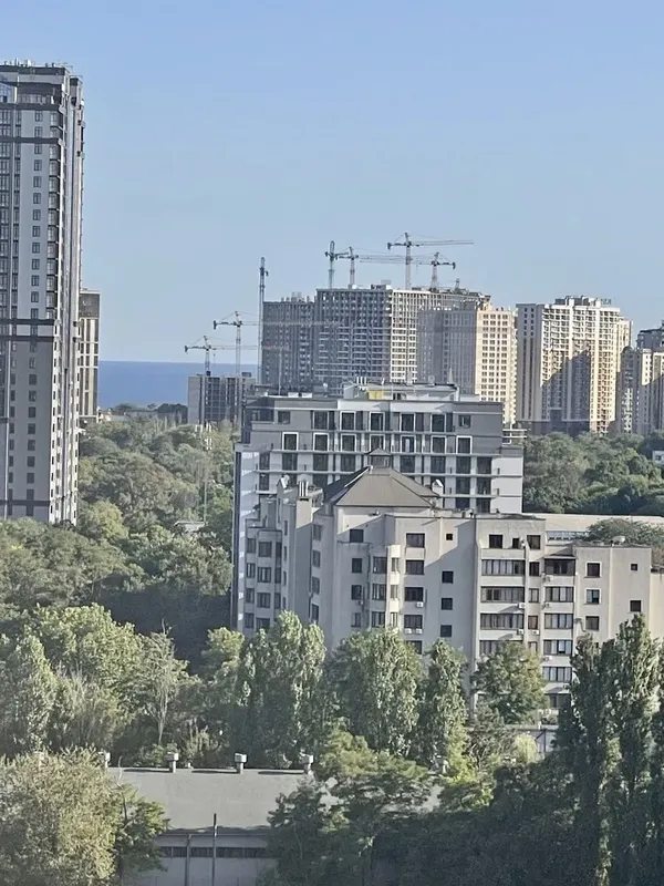 Продаж квартири. 2 rooms, 70 m², 15 floor/24 floors. 26, Французский б-р, Одеса. 