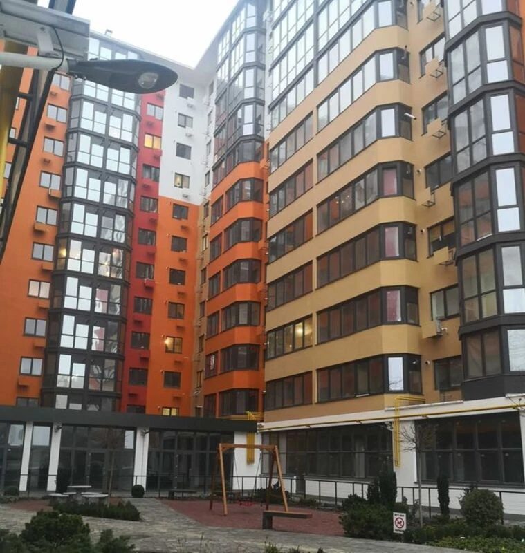 Apartments for sale. 1 room, 48 m², 5th floor/12 floors. 18, Malynovskoho ul., Odesa. 
