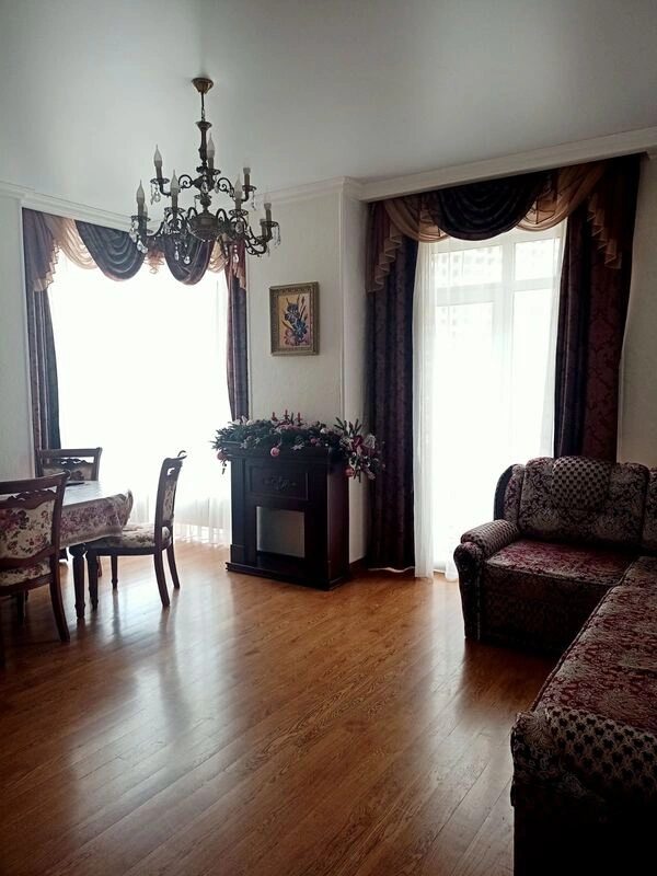 Apartments for sale. 2 rooms, 76 m², 2nd floor/24 floors. 60, Frantsuzskyy b-r, Odesa. 