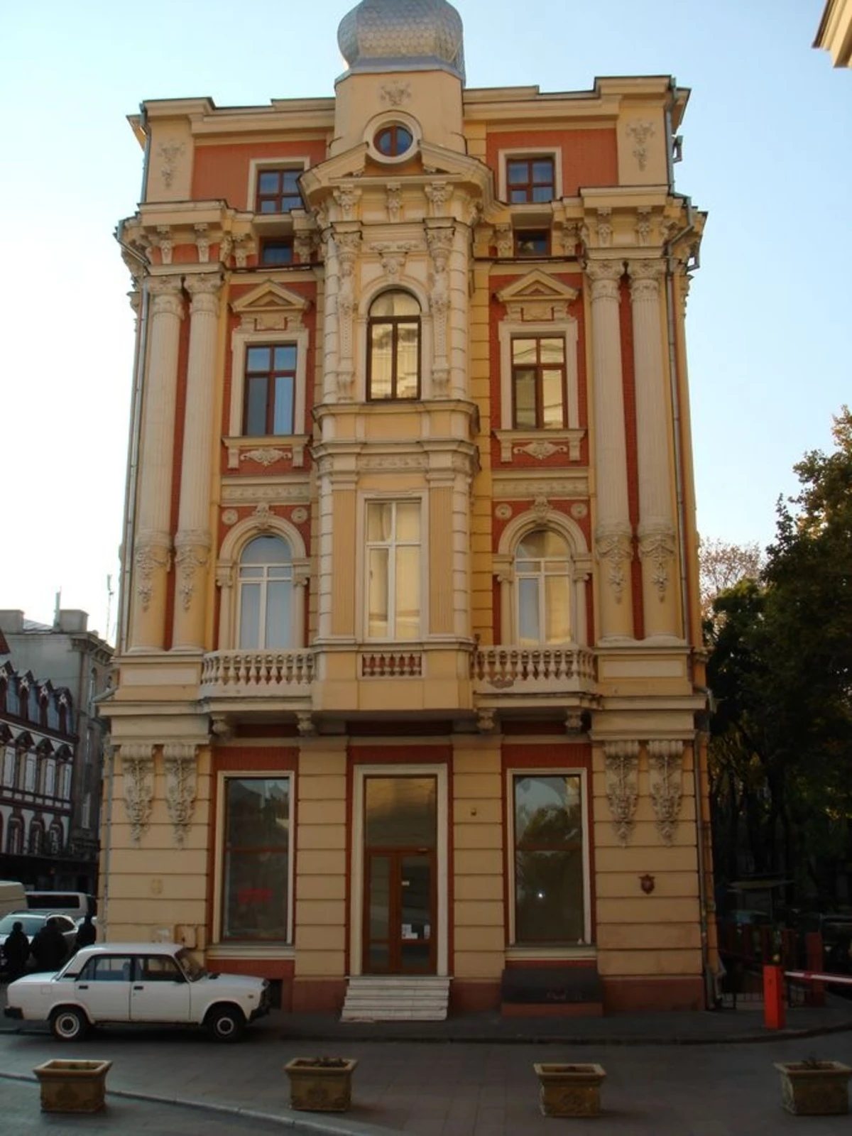 Apartments for sale. 2 rooms, 134 m², 2nd floor/4 floors. 8, Lanzheronovskaya ul., Odesa. 